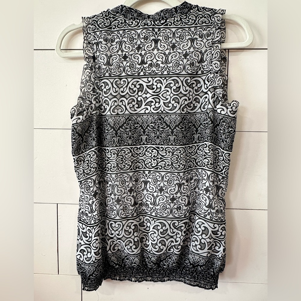 White House Black Market Black and White Patterned Women's Top size small - Picture 2 of 5